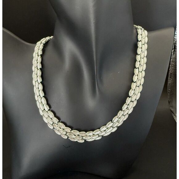 Vintage Trifari 15" Choker Burnished Silver Tone Necklace Leaves Retro - Picture 1 of 6